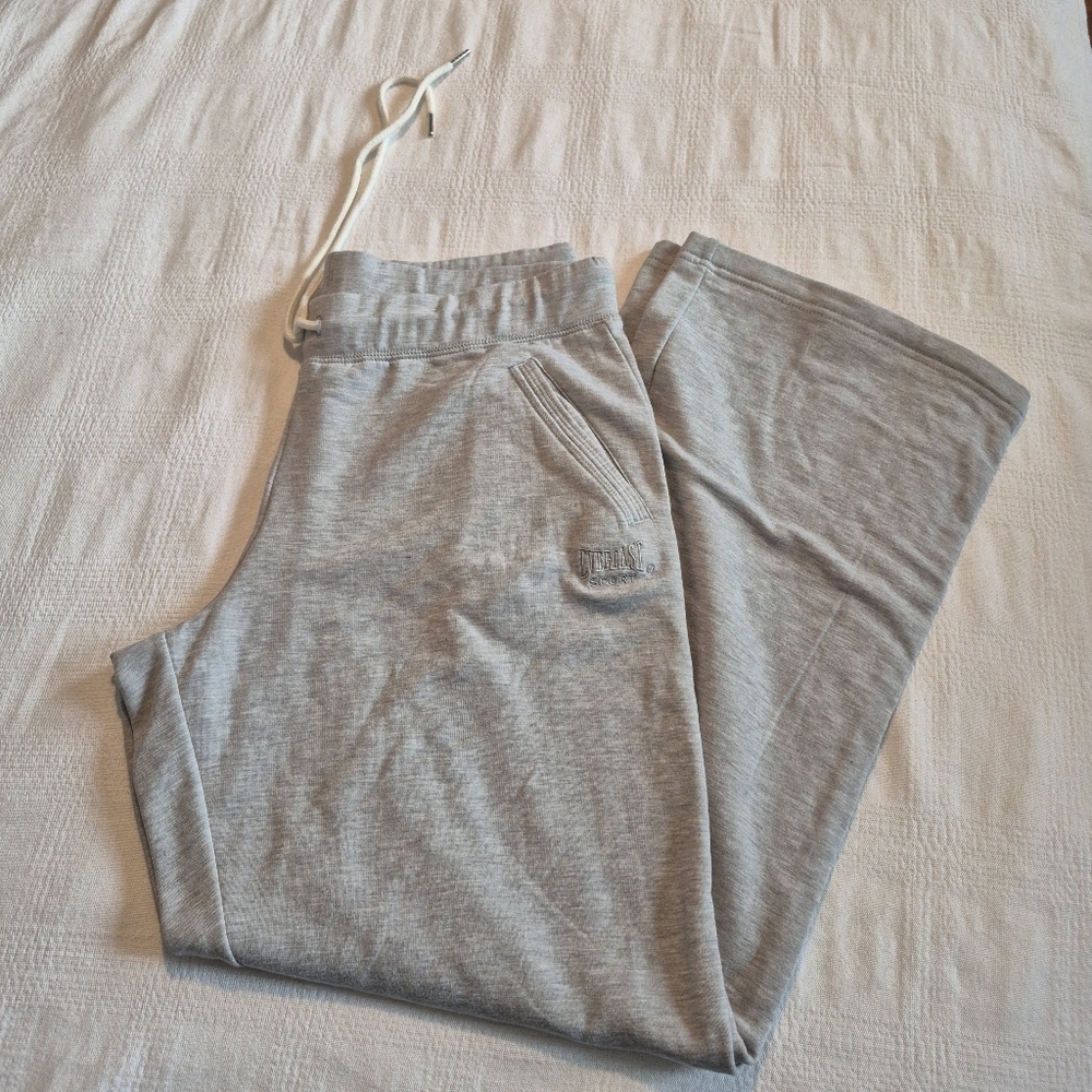 Everlast women's size Large gray jogging pant, 2 front pockets NWOT